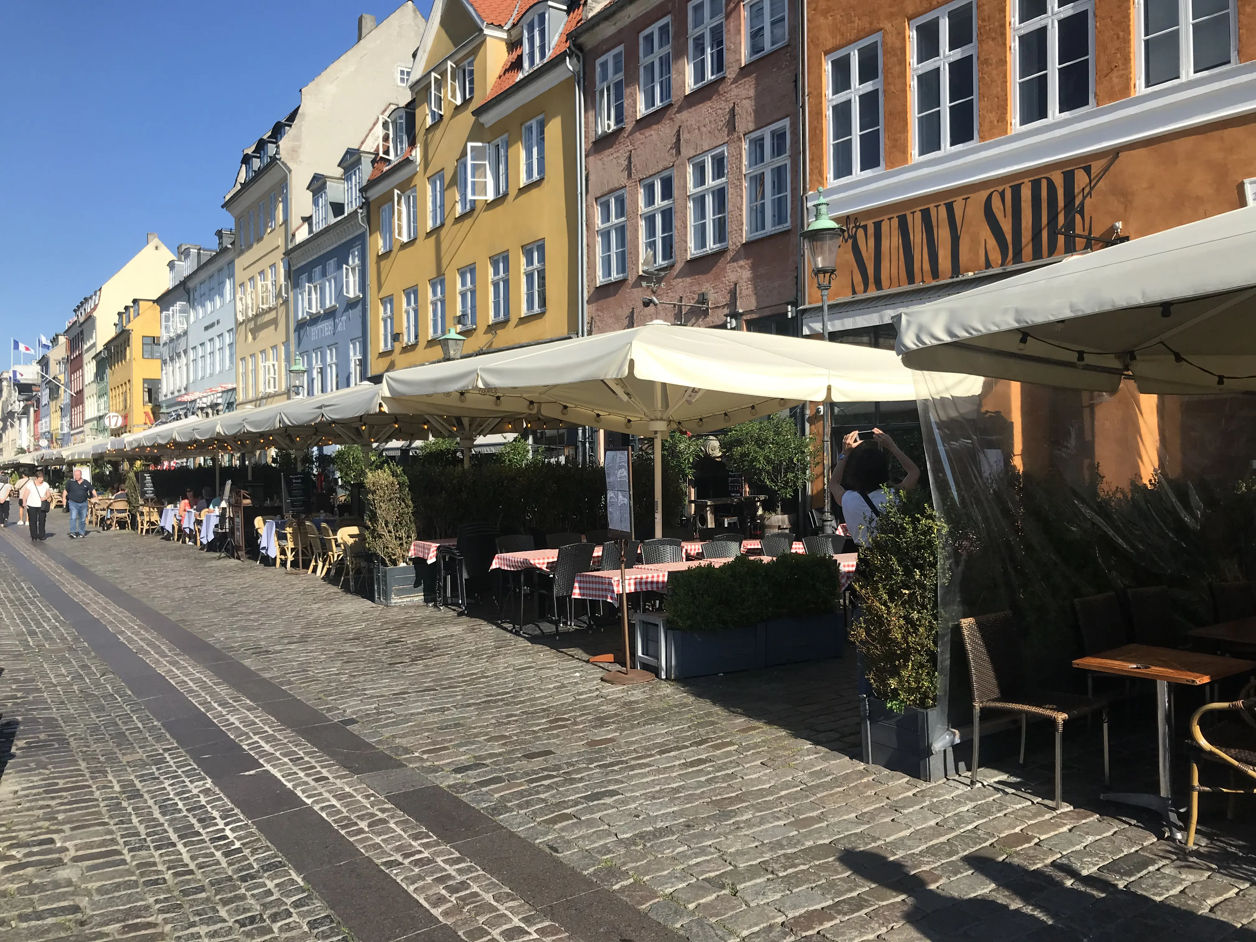 Farbfoto: Straßenbelag in der Kopenhagener Innstadt
